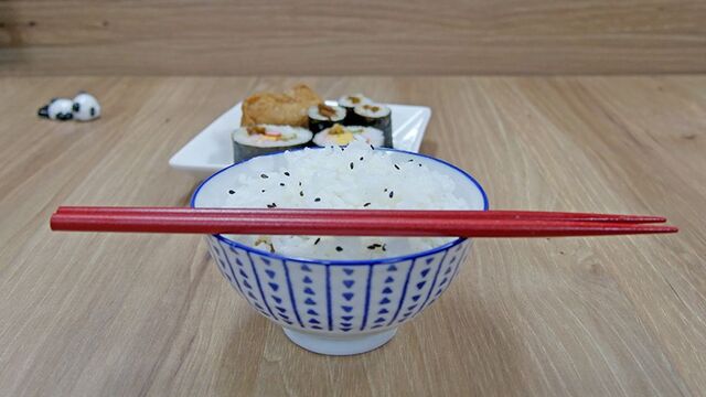 Aturan Pakai Sumpit Benar